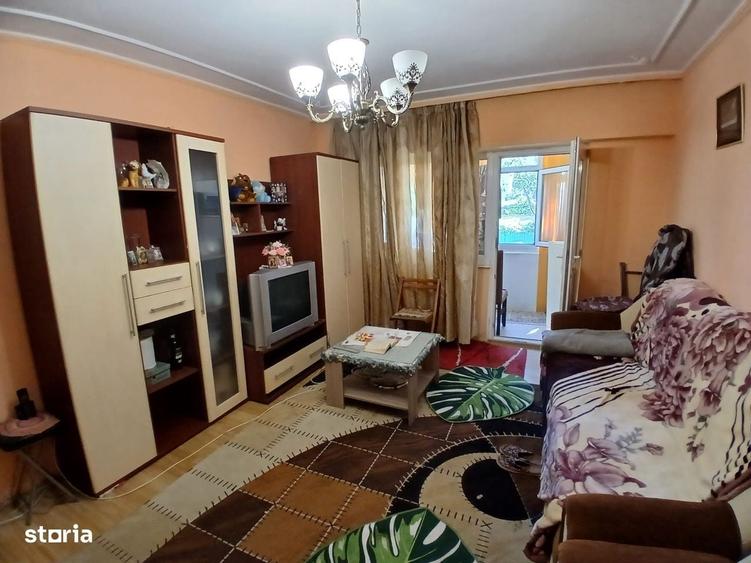 Apartament cu 3 camere decomandat în Delfinariu