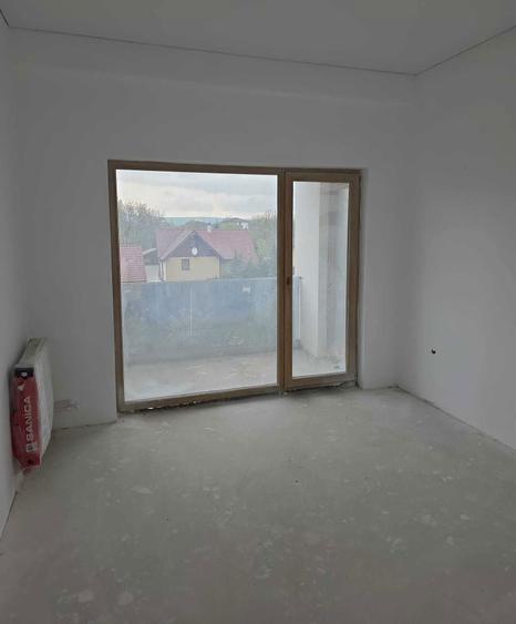 Apartament cu 3 camere decomandat în Exterior Vest