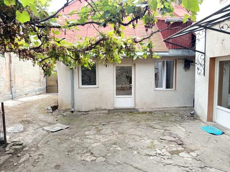 Casă cu Teren 243 Mp în Vest