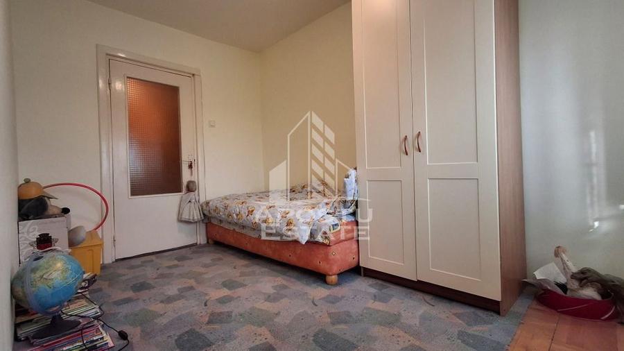 Apartament cu 4 camere decomandat, mobilat în Central