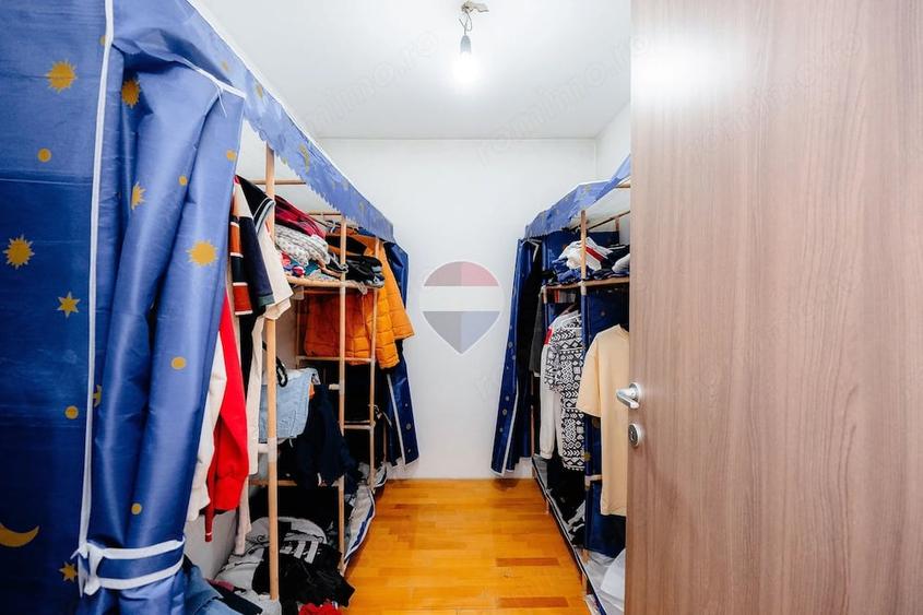 Casă cu 5 camere cu Teren 779 Mp în Piscani