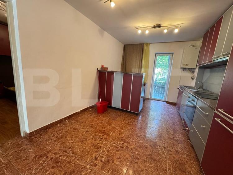 Apartament cu 3 camere semidecomandat, mobilat în Hunedoara