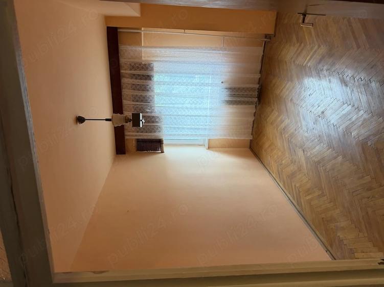 Apartament cu 3 camere decomandat în Republicii