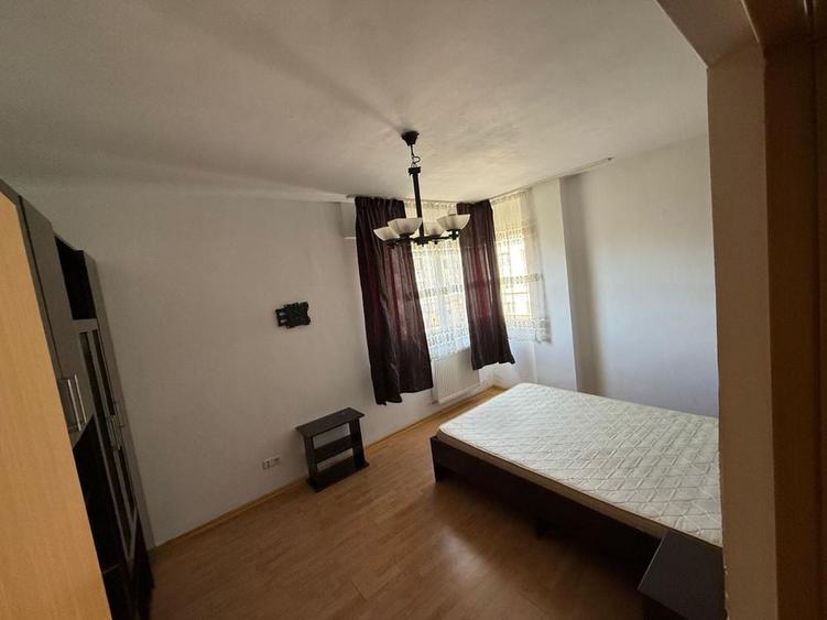 Apartament cu 3 camere decomandat în Dâmbul Rotund