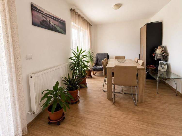 Duplex cu 4 camere cu Canalizare în Giroc