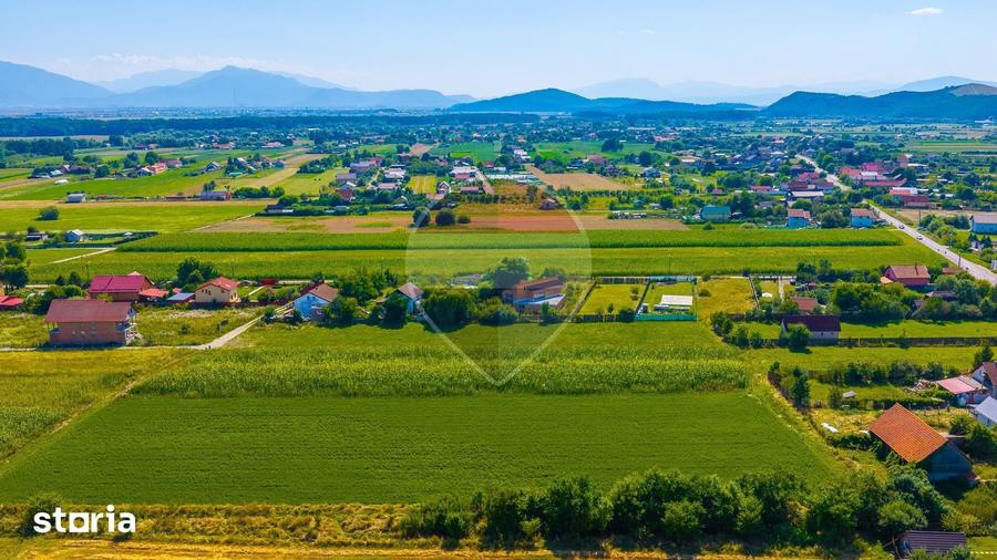 Teren de 10800 mp, în Hărman