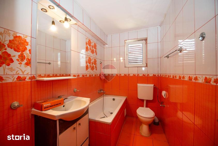 Casă cu 7 camere cu Teren 383 Mp în Berceni