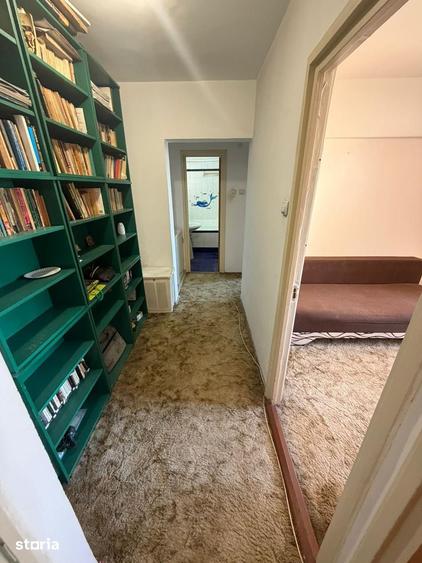 Apartament cu 3 camere semidecomandat, mobilat în Tineretului