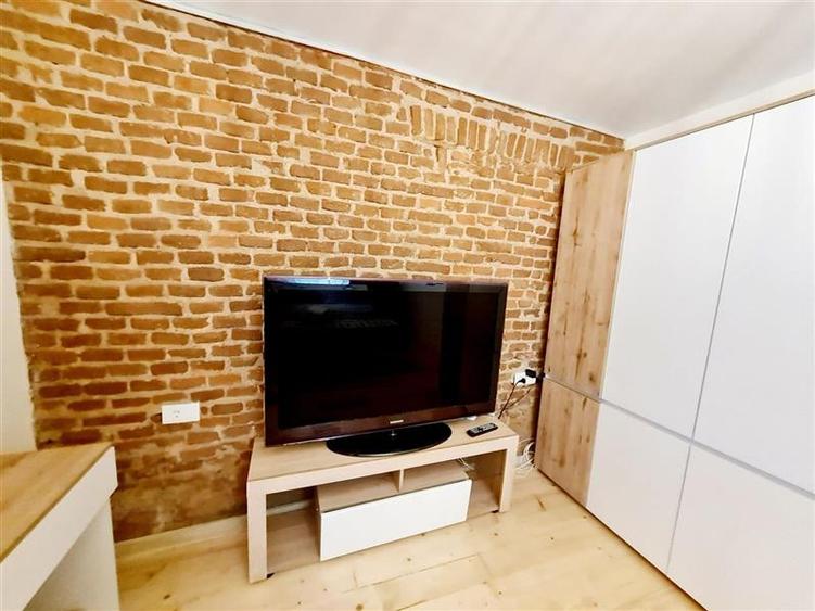Apartament cu 2 camere semidecomandat, mobilat în Central