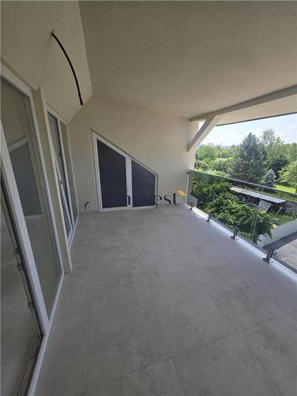 Apartament cu 3 camere decomandat în Titulescu
