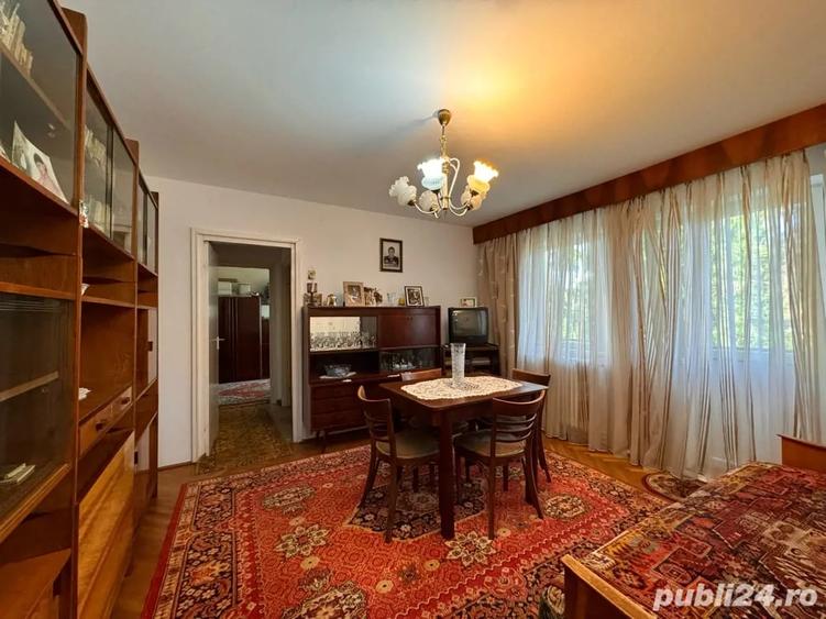 Apartament cu 3 camere semidecomandat în Zamfirescu
