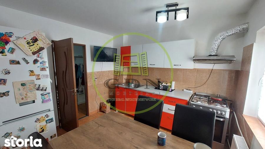 Apartament cu 2 camere semidecomandat, mobilat în Craiovița Nouă