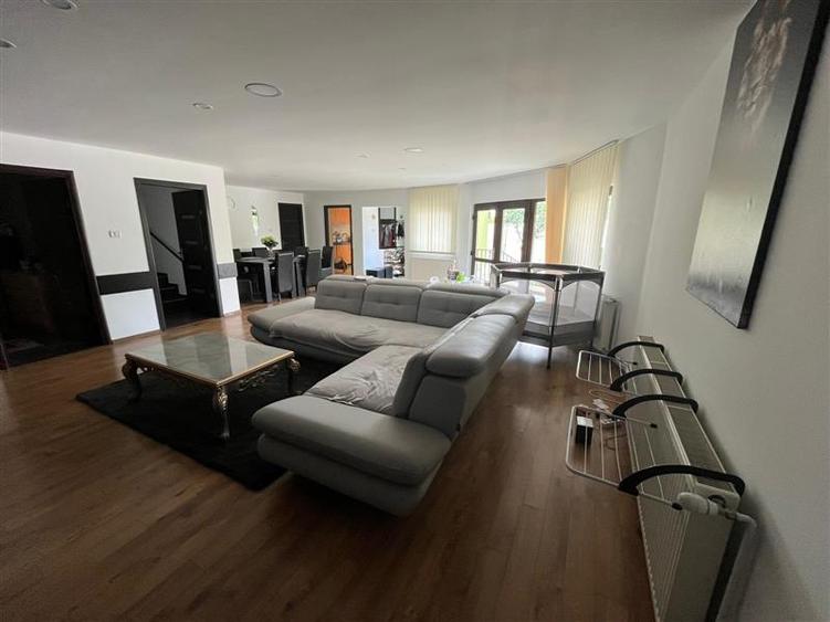 Casă individuală cu 5 camere cu Teren 273 Mp în Periferie