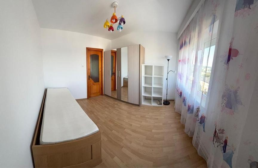 Apartament cu 3 camere semidecomandat în Central