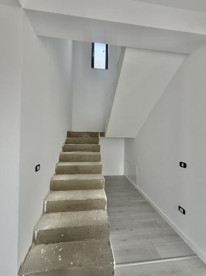Duplex cu 4 camere cu Canalizare în Giroc