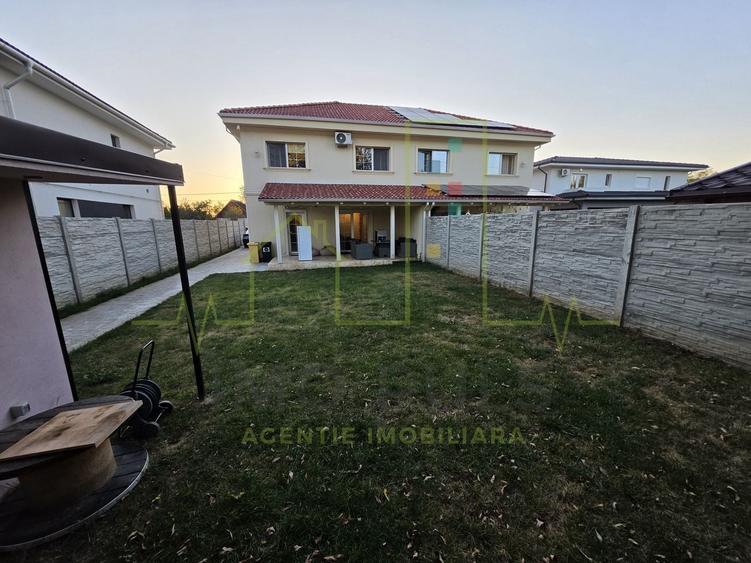 Duplex cu 5 camere cu Canalizare în Ghiroda