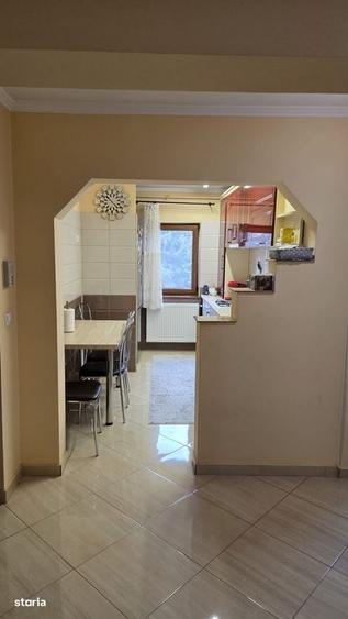 Apartament cu 4 camere decomandat în Micro 17