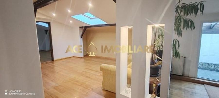 Apartament cu 3 camere semidecomandat, mobilat în Străulești