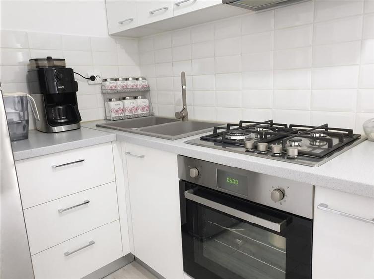 Apartament cu 3 camere decomandat, mobilat în Burdujeni