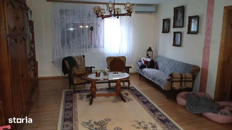 Casă cu 7 camere cu Teren 700 Mp în Caransebeș