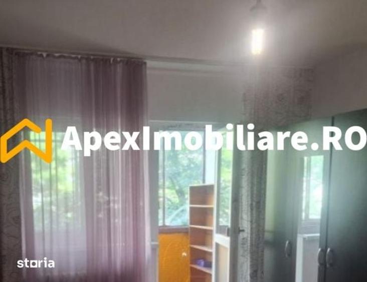 Apartament cu 4 camere decomandat în Drumul Taberei