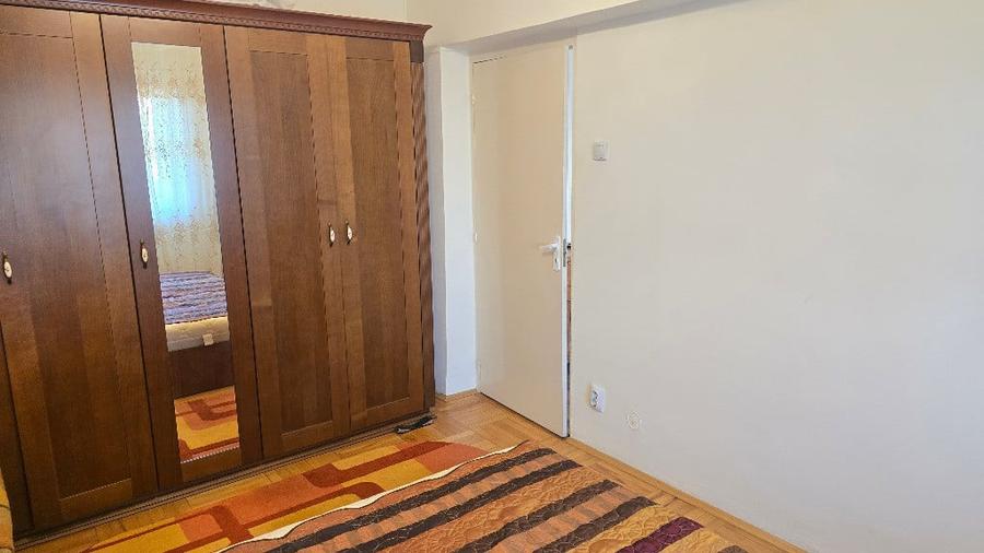 Apartament cu 4 camere decomandat în Decebal