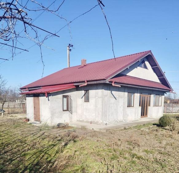 Casă cu 4 camere în Ciorăști