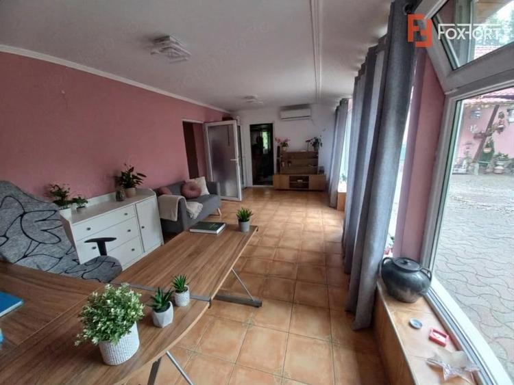 Casă cu Teren 3000 Mp în Plopi