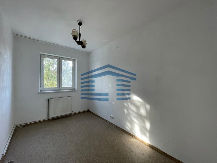 Apartament cu 3 camere decomandat în Bartolomeu