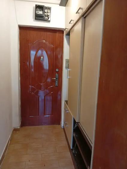 Apartament cu 2 camere semidecomandat, mobilat în Berceni