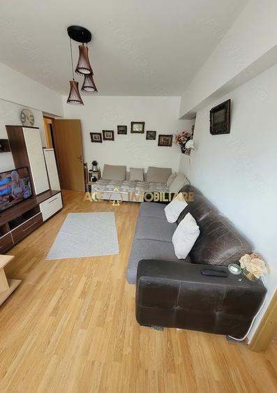 Apartament cu 2 camere semidecomandat, mobilat în Magheru