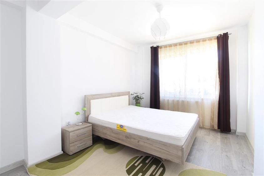 Apartament cu 3 camere semidecomandat, mobilat în Bună Ziua