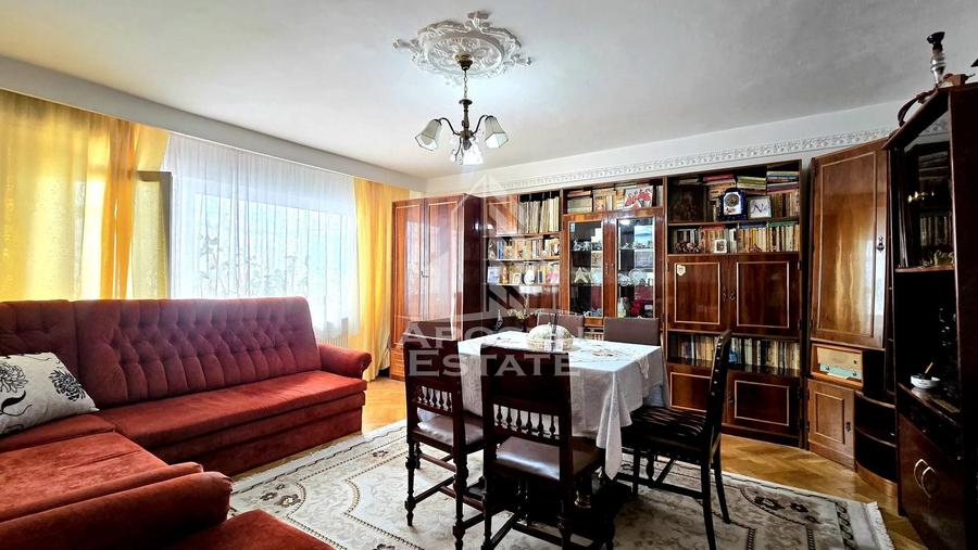 Apartament cu 3 camere decomandat, mobilat în Bucovina