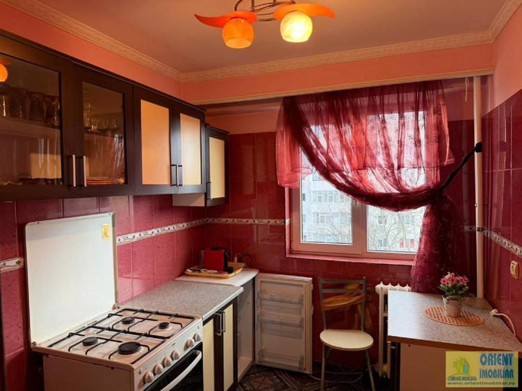 Apartament cu 3 camere decomandat în Km 4-5