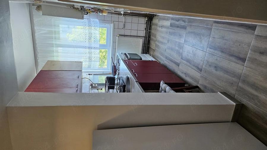 Apartament cu 3 camere semidecomandat în Circumvalațiunii