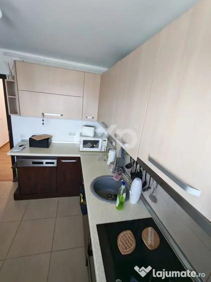 Apartament cu 3 camere decomandat în Tractorul