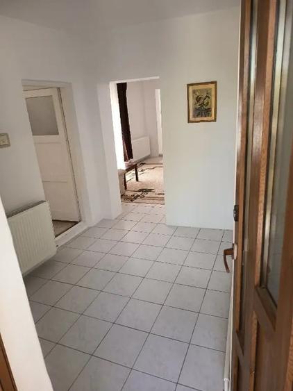 Casă cu 5 camere în Central