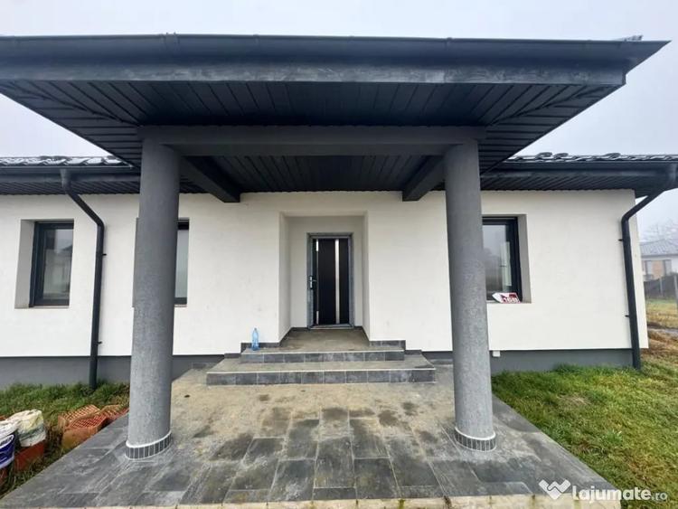 Casă cu 4 camere cu Teren 650 Mp în Satu Nou de Jos