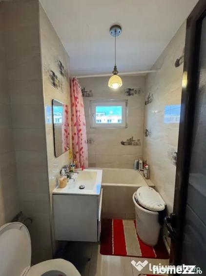 Apartament cu 3 camere semidecomandat în Central