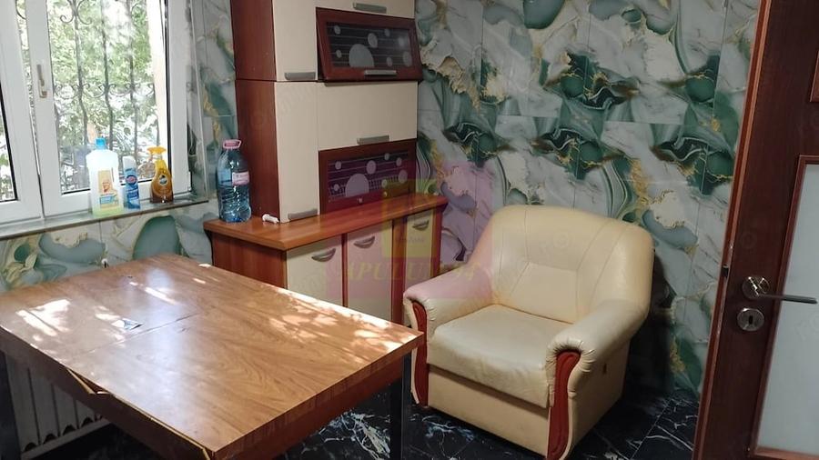 Apartament cu 4 camere decomandat în Vitan