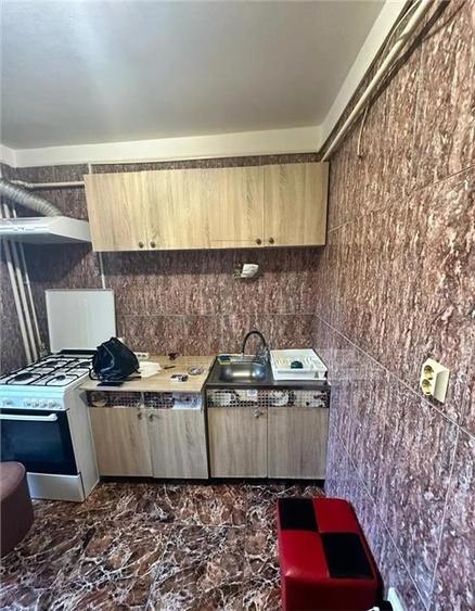 Apartament cu 3 camere decomandat, mobilat în Freidorf