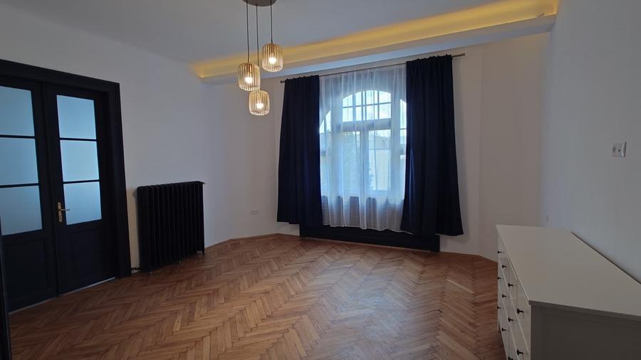 Apartament ultracentral, 80 mp utili, 3 camere, locuita sau birou! - 1