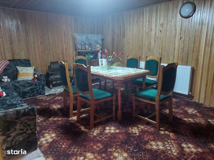 Casă cu 4 camere în Zăvoi