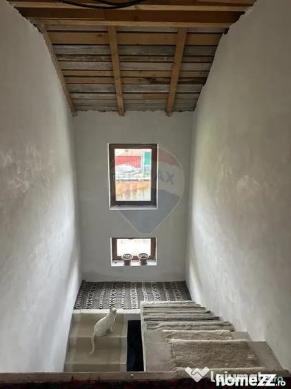 Casă cu 4 camere cu Teren 5000 Mp în Girov