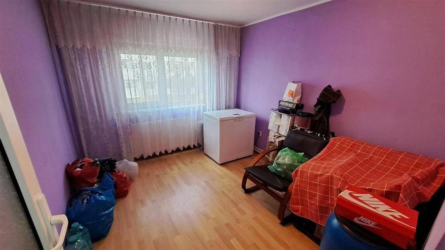 Apartament cu 3 camere semidecomandat în Viziru 1