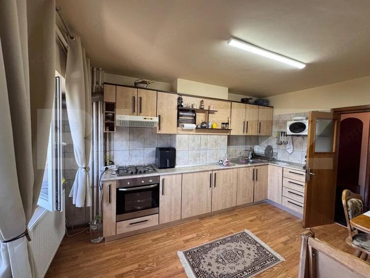 Apartament cu 3 camere decomandat în Micro 11