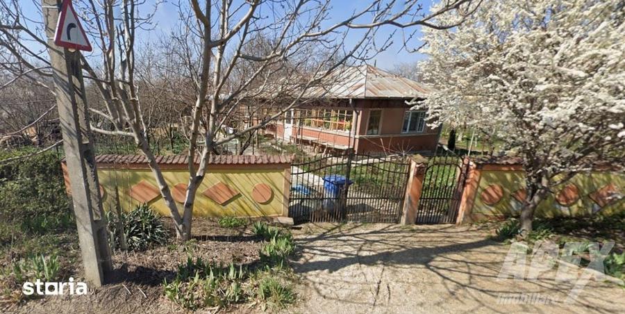 Casă cu 4 camere cu Teren 2550 Mp în Central