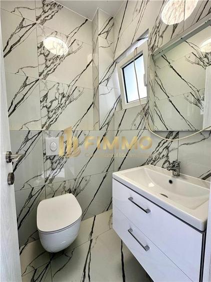 Duplex cu 4 camere cu Canalizare în Est