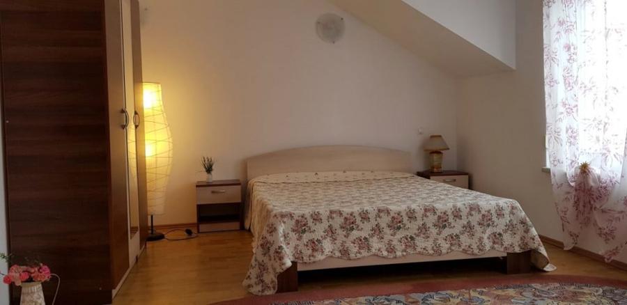 Casă cu 6 camere cu Teren 329 Mp în Trei Stejari
