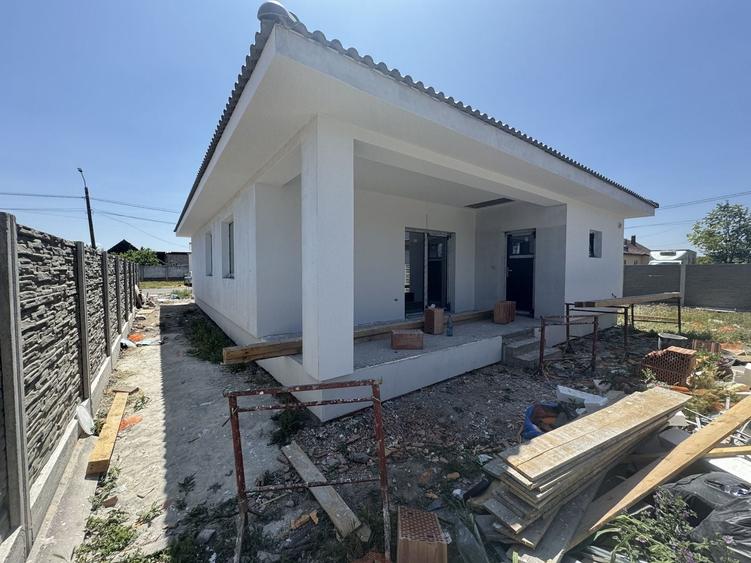 Casă individuală cu 3 camere cu Canalizare în Exterior Vest